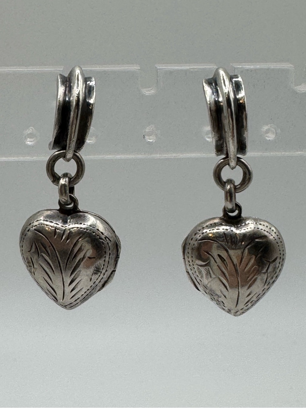 .925 Sterling Silver Vintage Heart Locket
Earrings 8g